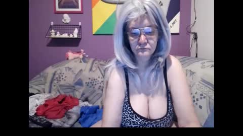 Snapshot of milfchantal chatting on 17, 2, 2025 Milfchantal online show from 17, 2, 2025