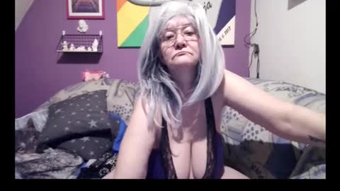 Snapshot of milfchantal chatting on 5, 3, 2025 Milfchantal online show from 5, 3, 2025