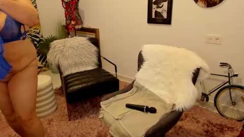 Snapshot of milfelladd69 chatting on 17, 2, 2025 MilfElla online show from 17, 2, 2025