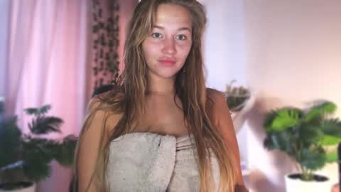 milk_bunny_ online show from 25, 9, 2025