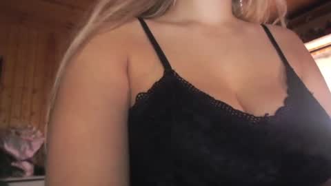 milk_bunny_ online show from 14, 7, 2026