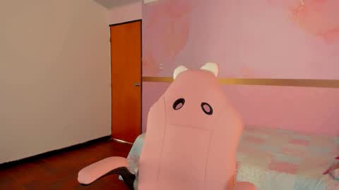 Snapshot of milk_candy16 chatting on 11, 10, 2025 S O F I A online show from 11, 10, 2025