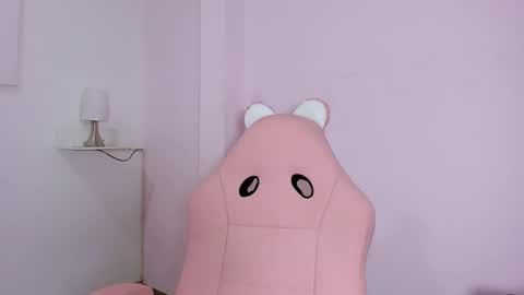 Snapshot of milk_candy16 chatting on 22, 11, 2025 S O F I A online show from 22, 11, 2025