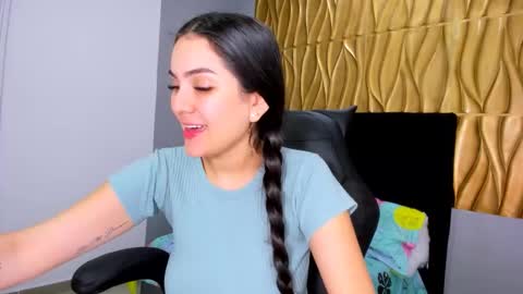 Snapshot of milk_candy16 chatting on 29, 11, 2025 S O F I A online show from 29, 11, 2025