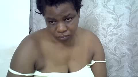 Snapshot of milk_titz chatting on 15, 2, 2025 kinwity online show from 15, 2, 2025