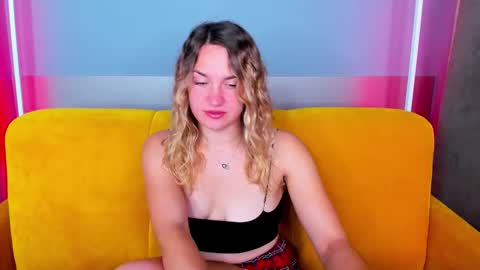 milkablond online show from 16, 9, 2025