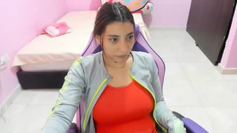 Snapshot of milky__boobs69 chatting on 21, 11, 2025 vale online show from 21, 11, 2025