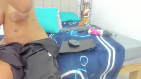 Snapshot of milky_lau_18 chatting on 22, 1, 2025 milky_lau_18 online show from 22, 1, 2025