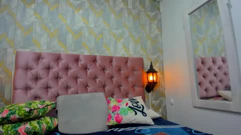 Snapshot of milky_lau_18 chatting on 1, 2, 2025 milky_lau_18 online show from 1, 2, 2025