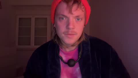 Snapshot of milkymitch chatting on 4, 1, 2025 Mimi online show from 4, 1, 2025