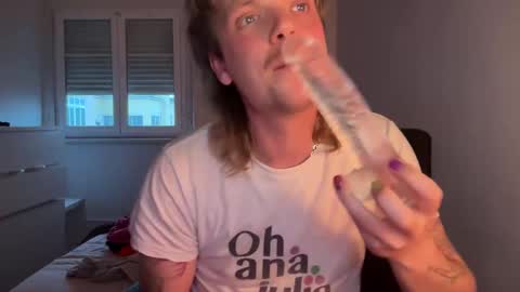 Snapshot of milkymitch chatting on 5, 1, 2025 Mimi online show from 5, 1, 2025