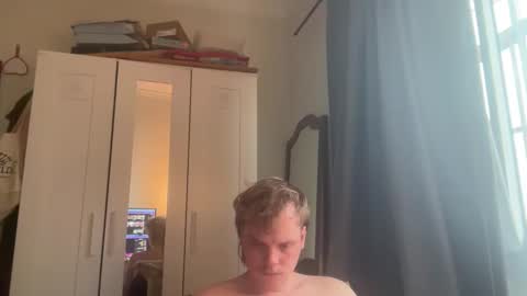 Snapshot of milkymitch chatting on 14, 12, 2025 Mimi online show from 14, 12, 2025