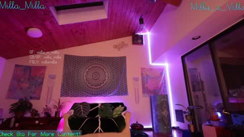 milla_milla online show from 10, 12, 2024