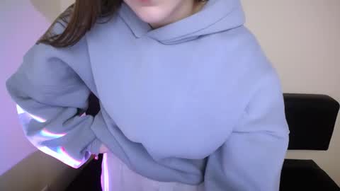 Snapshot of millasamsd chatting on 20, 11, 2025 Milla online show from 20, 11, 2025