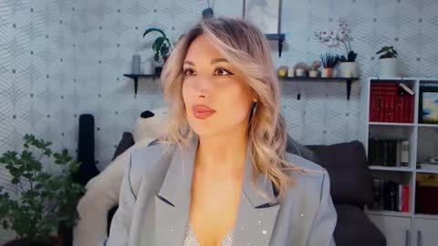 MillaXQueen online show from 7, 4, 2026