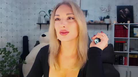 Snapshot of millaxqueen chatting on 29, 6, 2026 MillaXQueen online show from 29, 6, 2026