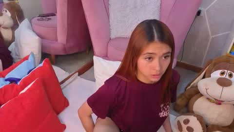 Snapshot of milleyjones_ chatting on 26, 11, 2025 milleyjones_ online show from 26, 11, 2025