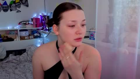 Snapshot of milliedoll chatting on 11, 11, 2025 Millie online show from 11, 11, 2025