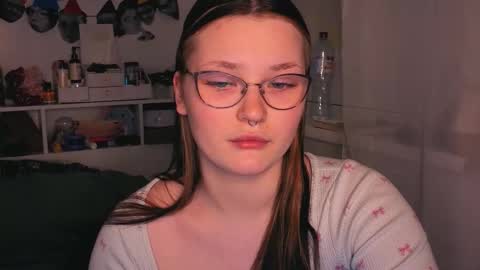 Snapshot of milliedoll chatting on 20, 11, 2025 Millie online show from 20, 11, 2025