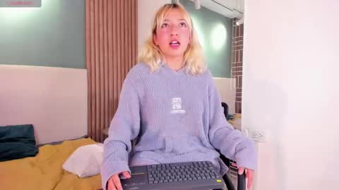 milly_cute online show from 4, 3, 2025