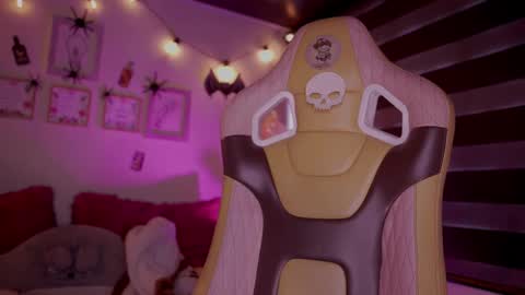 Snapshot of milly_kenner chatting on 25, 10, 2025 MILLY online show from 25, 10, 2025