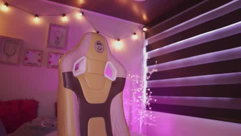 Snapshot of milly_kenner chatting on 2, 12, 2025 MILLY online show from 2, 12, 2025