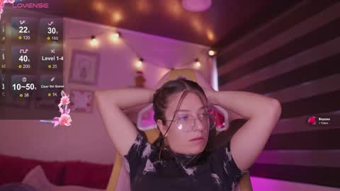 Snapshot of milly_kenner chatting on 18, 12, 2025 MILLY online show from 18, 12, 2025