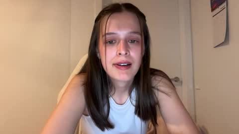 Snapshot of millypetite chatting on 3, 10, 2025 Milly online show from 3, 10, 2025