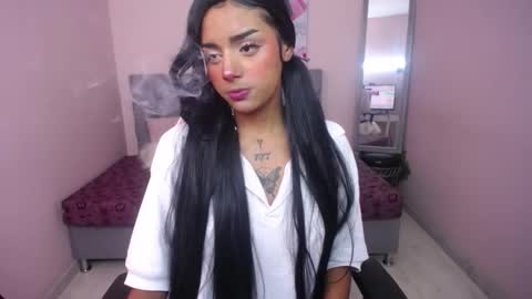 Snapshot of milu_carbajal_x chatting on 24, 11, 2025 milu_carbajal_x online show from 24, 11, 2025