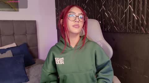 Snapshot of miluv19 chatting on 2, 10, 2025 miluv19 online show from 2, 10, 2025