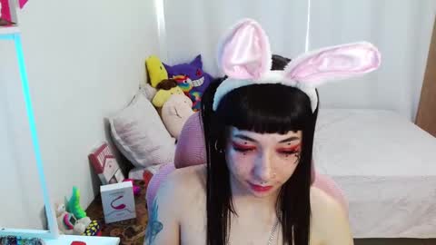 mily_milk_ online show from 9, 3, 2025