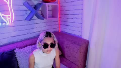 Minji online show from 9, 1, 2025