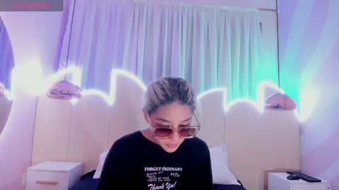 Minji online show from 2, 2, 2025