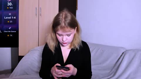 hi Im Mina  online show from 3, 12, 2024