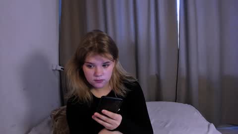 hi Im Mina  online show from 17, 1, 2025