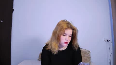 hi Im Mina  online show from 14, 9, 2025