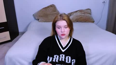 hi Im Mina  online show from 4, 10, 2025