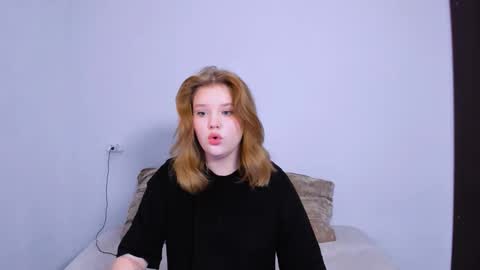 hi Im Mina  online show from 16, 10, 2025