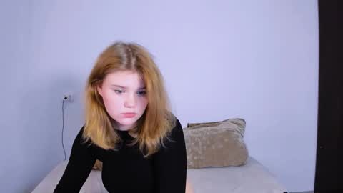 hi Im Mina  online show from 18, 10, 2025