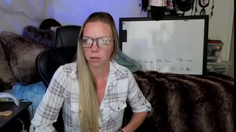 Snapshot of mindymars chatting on 17, 9, 2025 Mindy Mars online show from 17, 9, 2025