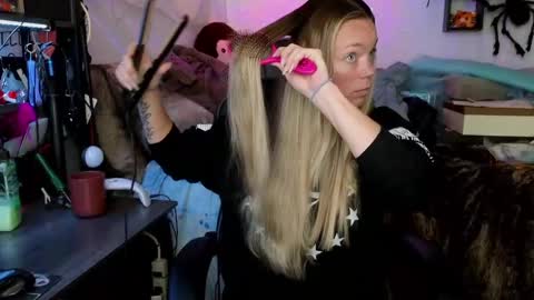 Snapshot of mindymars chatting on 8, 10, 2025 Mindy Mars online show from 8, 10, 2025