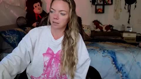 Snapshot of mindymars chatting on 10, 11, 2025 Mindy Mars online show from 10, 11, 2025