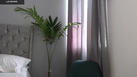   Mini Mila Kunis ft Ashton Katchero. Follow me to stay in touch  online show from 20, 10, 2025