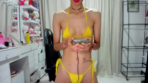 Snapshot of minilolyi chatting on 4, 12, 2025 Loly online show from 4, 12, 2025