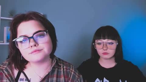 Snapshot of mira_cool_ chatting on 5, 12, 2025 Darling Mira online show from 5, 12, 2025