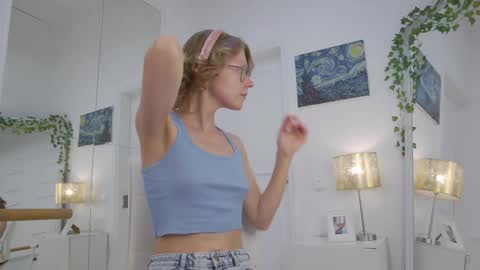 Snapshot of mira_marni chatting on 13, 11, 2025 mira_marni online show from 13, 11, 2025