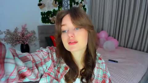 Snapshot of miraclecurly chatting on 5, 3, 2025 Emma online show from 5, 3, 2025