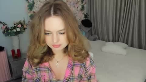 Snapshot of miraclecurly chatting on 15, 9, 2025 Emma online show from 15, 9, 2025