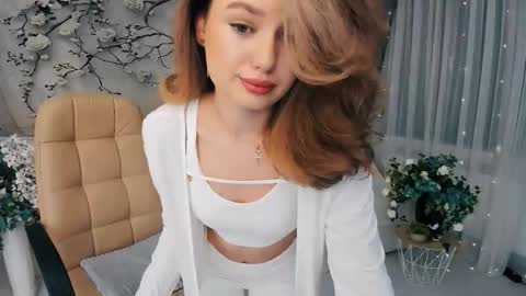 Snapshot of miraclecurly chatting on 30, 9, 2025 Emma online show from 30, 9, 2025