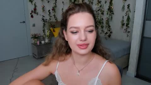 Snapshot of miraclecurly chatting on 2, 10, 2025 Emma online show from 2, 10, 2025